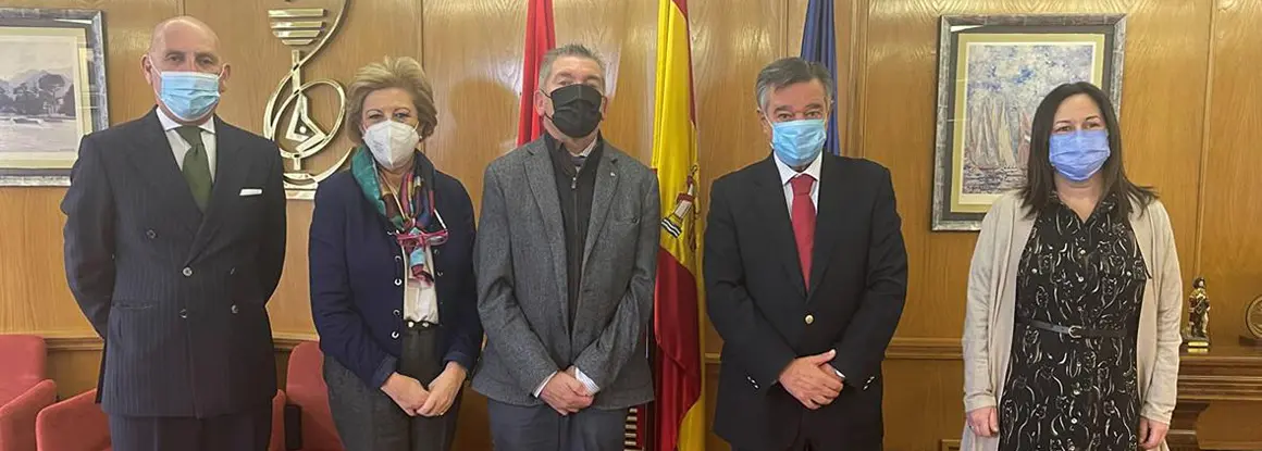 El COFM y Adefarma trabajarán juntos para aprobar la mejor ley de farmacia para la sociedad y el sector