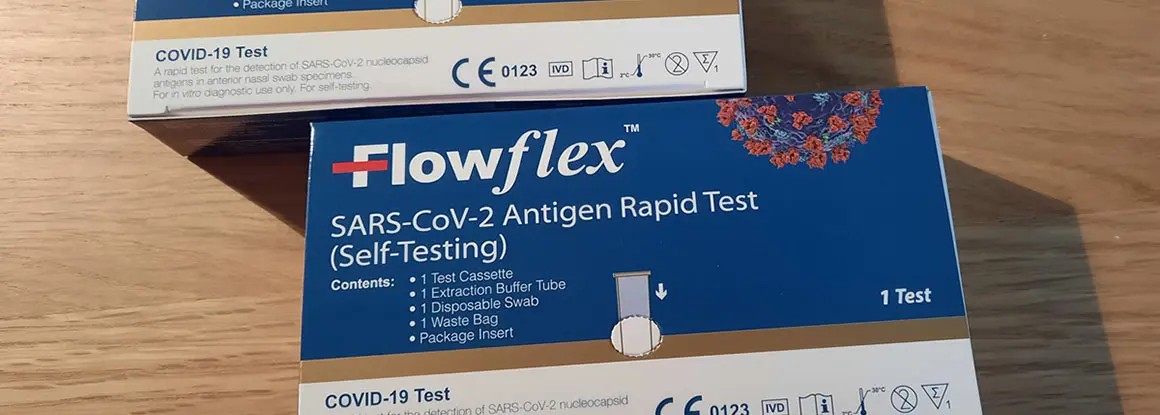 La Comunidad de Madrid distribuye hoy más de 1.400.000 test de antígenos a las farmacias
