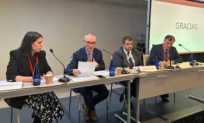 Antonela Jiménez Población, presidenta de SEFAC Madrid; Óscar López Moreno, vicepresidente 1º del Colegio Oficial de Farmacéuticos de Madrid; Santiago Alfonso Zamora, vicepresidente del FEP; y Vicente J. Baixauli Fernández, presidente de SEFAC