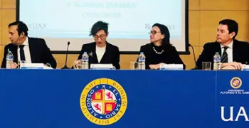 'El farmacéutico es consciente del alto valor añadido sanitario y social que aporta y de la responsabilidad que implica'