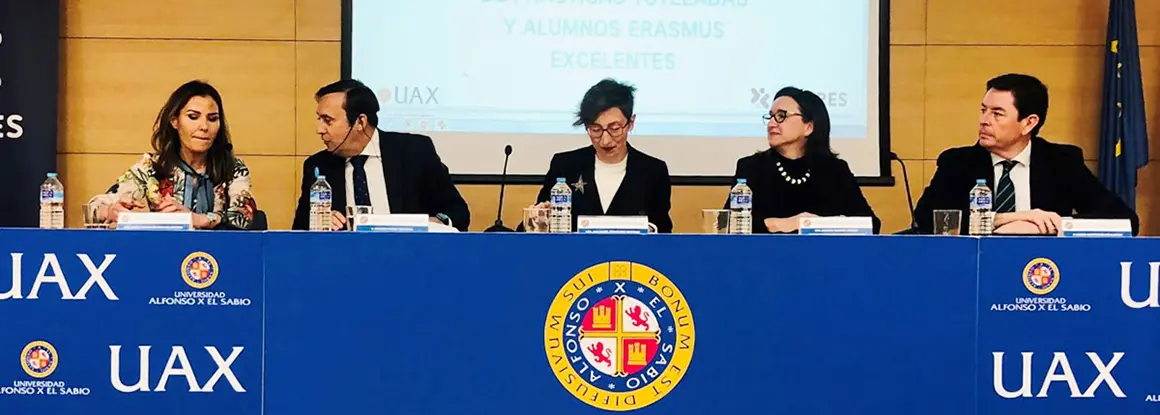 'El farmacéutico es consciente del alto valor añadido sanitario y social que aporta y de la responsabilidad que implica'