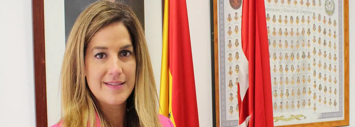 Elena Mantilla ofrece su apoyo a la Farmacia en el ‘Día de las Profesiones’