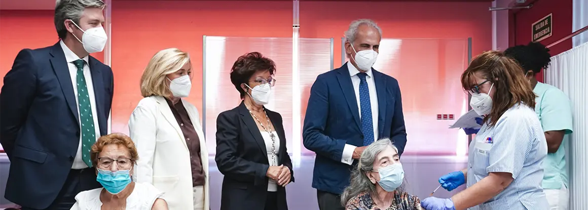 La Comunidad comienza hoy a administrar la cuarta dosis frente al COVID-19 a los usuarios y trabajadores de las residencias de la región