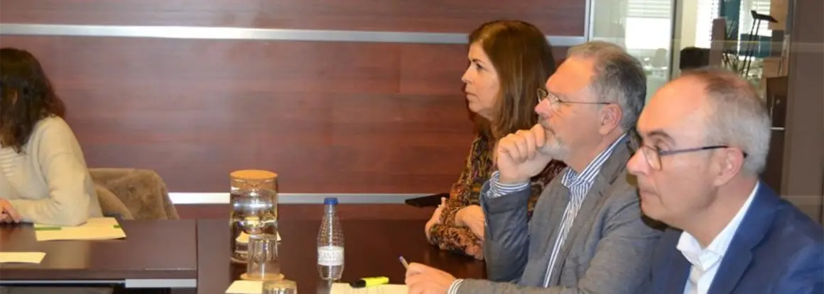 La sanidad madrileña lanza un piloto para acercar la medicación a los pacientes con VIH a través de las farmacias comunitarias