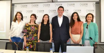 Dermatólogos y farmacéuticos colaboran en la detección precoz del melanoma