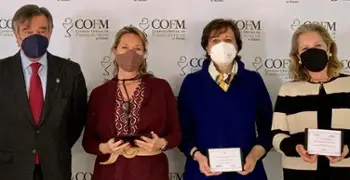 Entrega de distinciones al equipo de vacunación del COFM