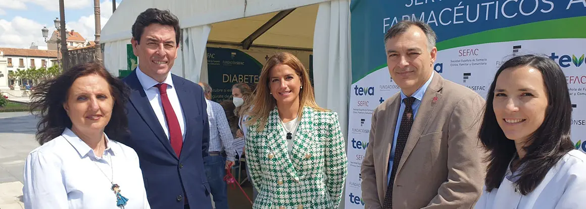 Manuel Martínez del Peral acude a la carpa 'El farmacéutico que necesitas'