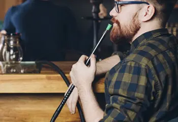 ¿Fumar shisha o cachimba es más sano que el tabaco?