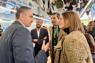 El alcalde de Móstoles visitando la unidad móvil