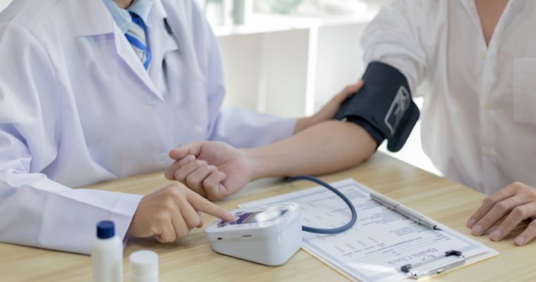 Día Mundial de la Hipertensión: cómo puede ayudarte tu farmacéutico