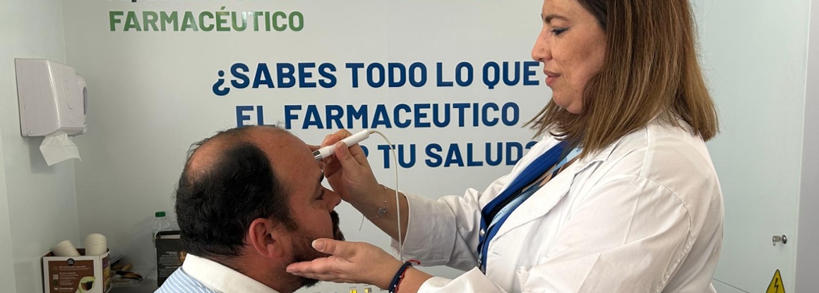 La población de Aranjuez conoce los servicios farmacéuticos a través de la campaña '#Aquíhayunfarmacéutico… en marcha'