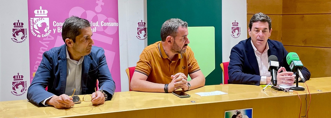 La cooperación Ayuntamiento-farmacias, eje de la campaña '#Aquíhayunfarmacéutico... en marcha'