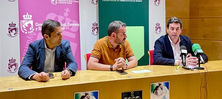 La cooperación Ayuntamiento-farmacias, eje de la campaña '#Aquíhayunfarmacéutico... en marcha'