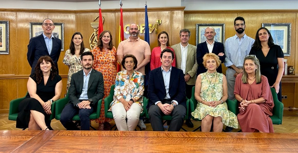 Colegio y Universidad, juntos en el avance de la profesión farmacéutica