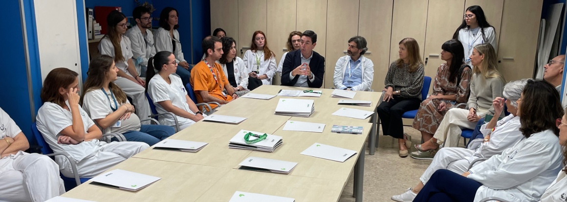 El COFM y farmacéuticos del Príncipe de Asturias analizan la realidad de su ámbito profesional
