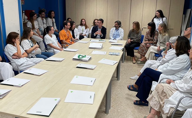 El COFM y farmacéuticos del Príncipe de Asturias analizan la realidad de su ámbito profesional