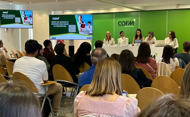 El Colegio acerca a centenares de farmacéuticos las salidas profesionales que ofrece la Administración
