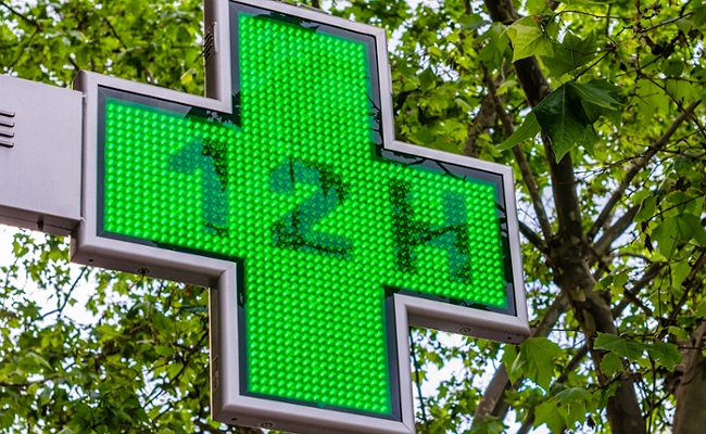 El Ministerio de Sanidad suma a la red de farmacias en la lucha contra el tabaquismo