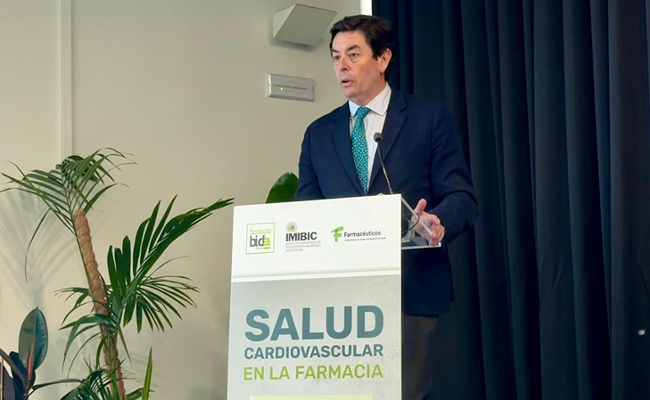 Martínez del Peral destaca el valor de la evidencia científica como estandarte de la intervención farmacéutica y "línea estratégica" del Colegio