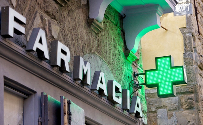 Los farmacéuticos advierten de que la CNMC insiste en una liberalización que pone en riesgo la equidad y el acceso a los medicamentos y que no cuenta con apoyo social ni político