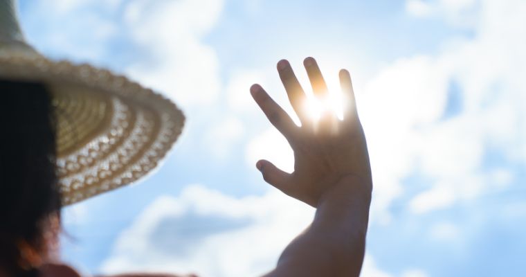 El mito del bronceado saludable: por qué no existe tomar el sol sin daño para la piel