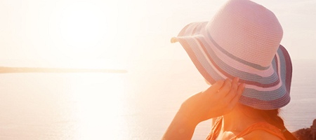 El mito del bronceado saludable: por qué no existe tomar el sol sin daño para la piel